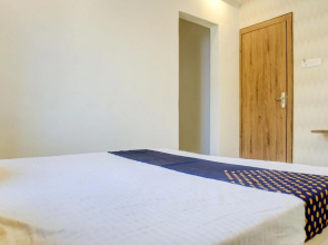 SPOT ON 77586 Royal Inn Lodging