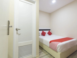 OYO 1145 Lea Guest House & Cafe