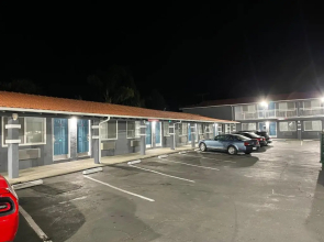 The Oaks Motel