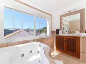 4 BR house in Benahavis Centre, Costa del Sol