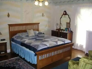 Chestnut Charm Bed & Breakfast