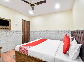 OYO 48837 Hotel Suvarna