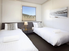 Ecocrackenback 3 'Sustainable, luxurious chalet close to the slopes.'