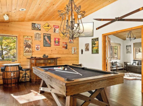 Summit Pine Lodge 4 BDR Minutes From Bear Lake!