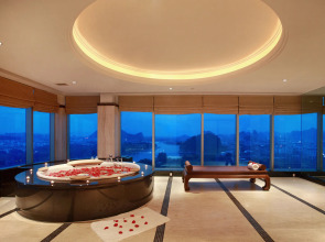 Guilin Lijiang Waterfall Hotel