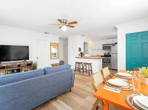 Beautiful 2 BR Apartment - Bright and Spacious