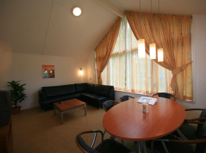 Detached holiday home with combi-microwave at the Schildmeer