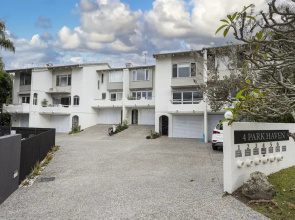 Beachside 2-bed House With Pool, Courtyard & BBQ
