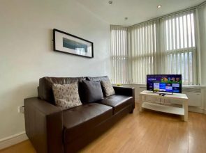 2 Bedroom Apartment Near City Centre, Uni & Parks!