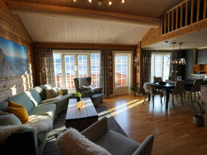 Lake View Apartment with loft