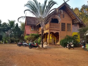 Crossroads House - Hostel