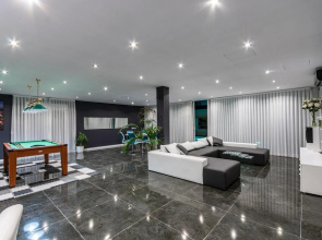 Luxurious Villa .2 Swimming Pools 200 M. From The Beach 1 Climatized