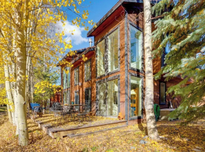 < 1 Mi to Dtwn: Creekside Frisco Home w/ Fire Pit