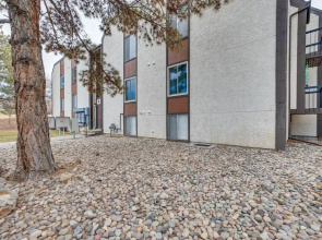 Grand Junction Condo: Balcony, Community Pool!