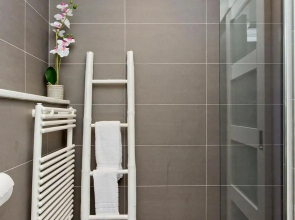 Ultra Modern, West End Village, Refurbished 1 bed