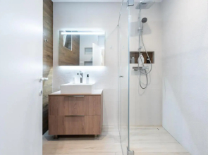 SPOT THE GIRAFFE. Desirable Studio at Tineretului