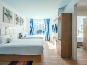 Universal's Endless Summer Resort - Surfside Inn and Suites