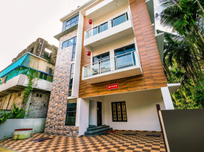 OYO 82919 Thykoodam Apartments