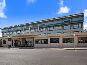 Nightelier Devonport Gateway Hotel