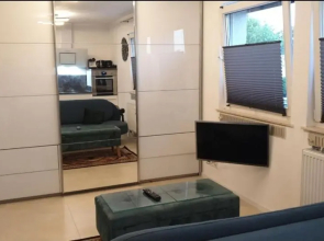 Apartment mit schöner, moderner Einrichtung