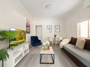 2-bed Apartment Near Manly Beach