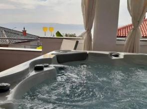 Luxury apartments Snjezana with private jacuzzi