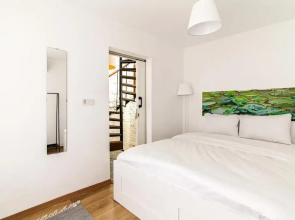 Single House Luminous and Chic Flat in Fatih