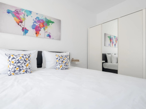 Trendy flat by the University