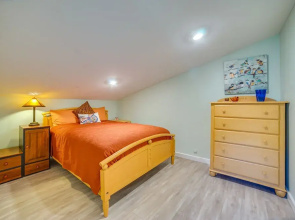 Bellevue Abode: Balcony, 13 Mi to Downtown Seattle