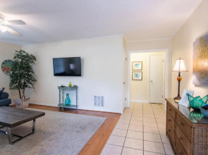 Cozy Tropical Bungalow Duplex with Heated Pool