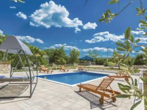 Three-Bedroom Holiday Home in Sukosan Glavica