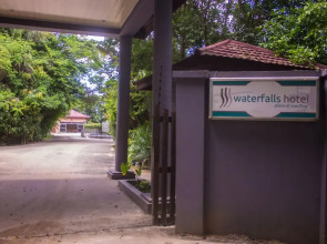 Waterfalls Hotel