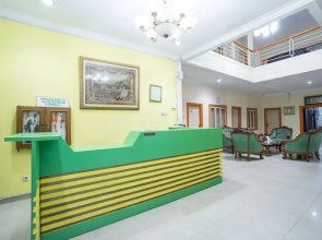 Hotel & Kost 37 by Oyo Rooms