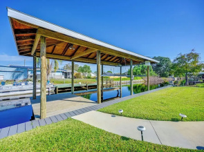 Sebring Serenity: Waterfront Retreat w/ Boat Dock!