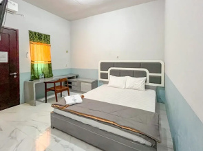 Kusuma Guest House Jombang RedPartner near Station Jombang