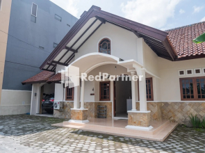 Guest House B Fren Syariah Near JIH Yogyakarta RedPartner