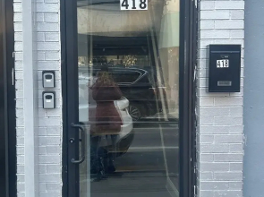 Cozy 2-3 Bedroom Apt in Center City