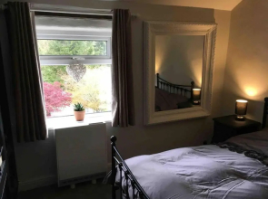 Cottage Hurst Green Sleeps 4, Views