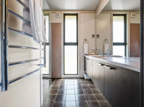 Ecocrackenback 15 'Sustainable, luxurious chalet close to the slopes.'