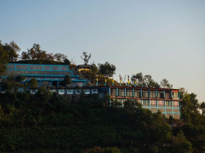 Hotel Seven Lake Paradise
