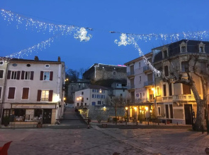Entre l'église et la place