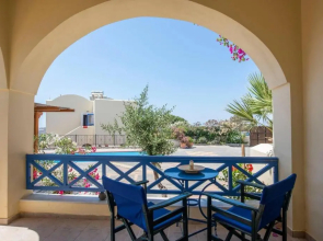 Santorious Spacious Apartment