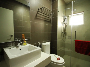 Sentrio Suites @ City Center by HnHCozy