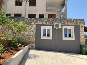 Apartments with a parking space Supetar, Brac - 19013