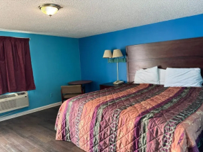 Holiday Motel by Belvilla Cleveland, TN