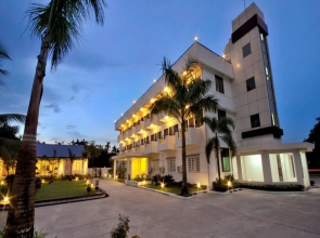 Royal Golden View Hotel