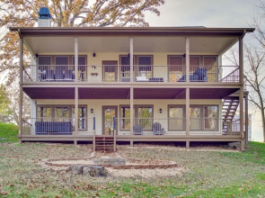 Pool Access, Deck & Boat Slip: Monkey Island Oasis