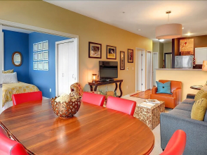 Belltown Court Home Port Deluxe Suite - Two Bedroom Apartment with Bal