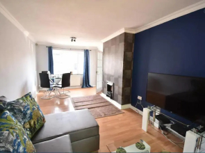 3-Bedroom Comfy Home in Solihull