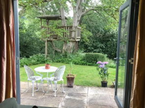 Garden hideaway, self-contained, edge of Bath